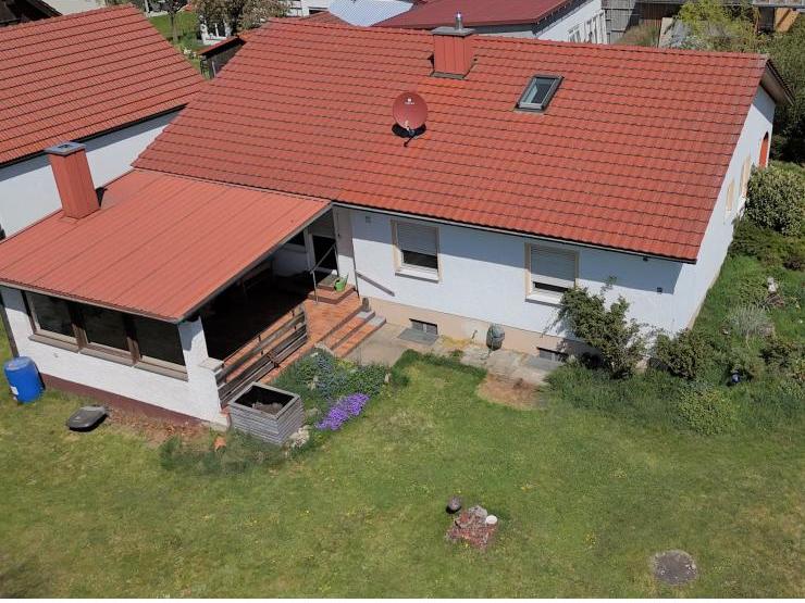 Einfamilienhaus: EFH mit &uuml;berdachter Terrasse