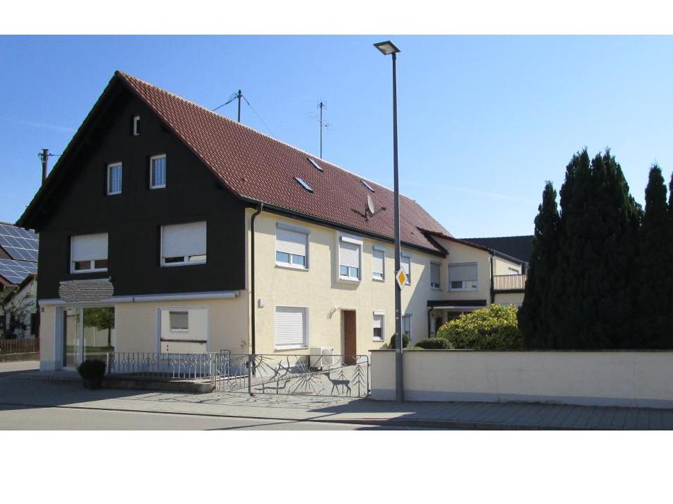 Zweifamilienhaus: Zentrale Lage